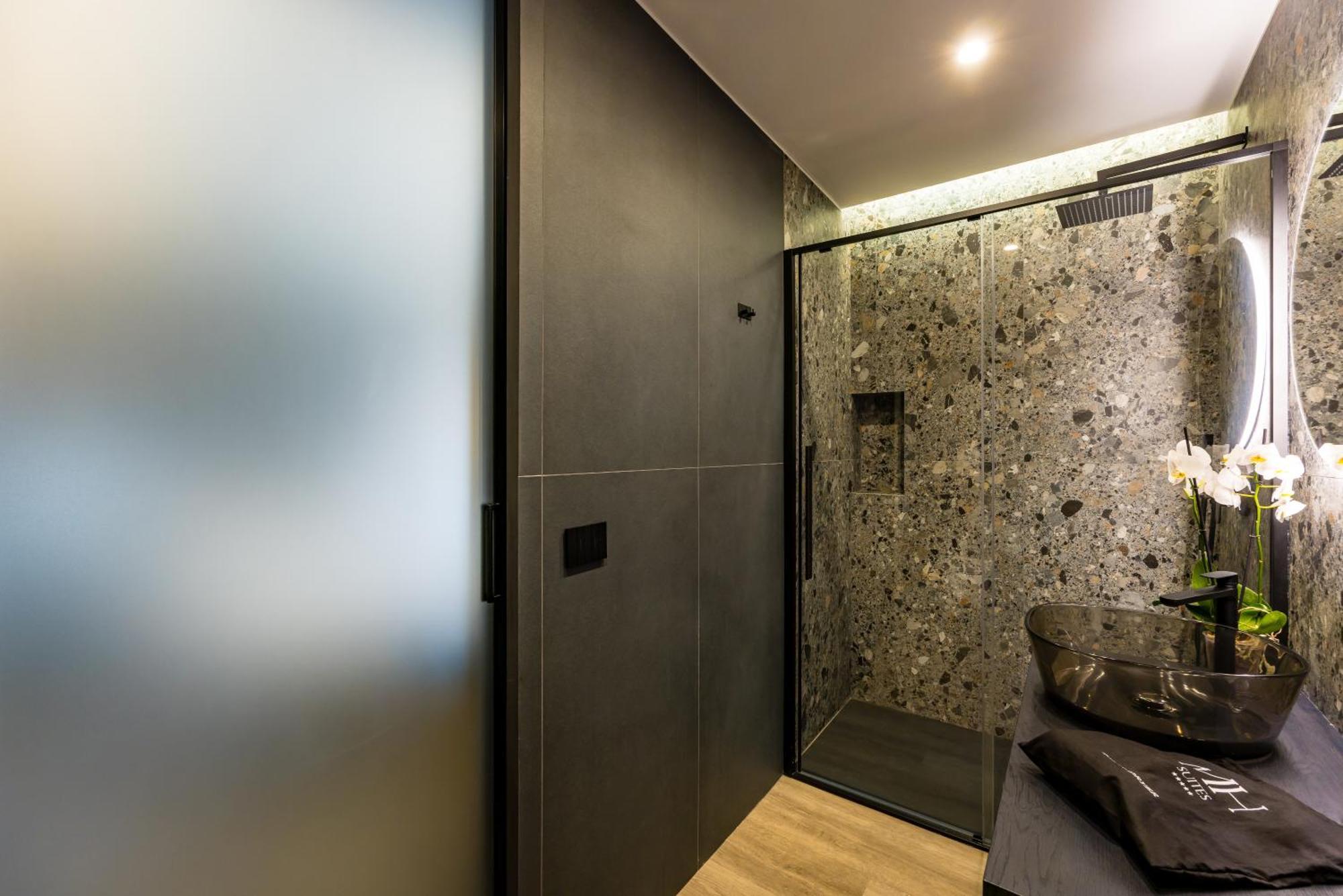 Mh Suites Plebiscito Napoli Bagian luar foto