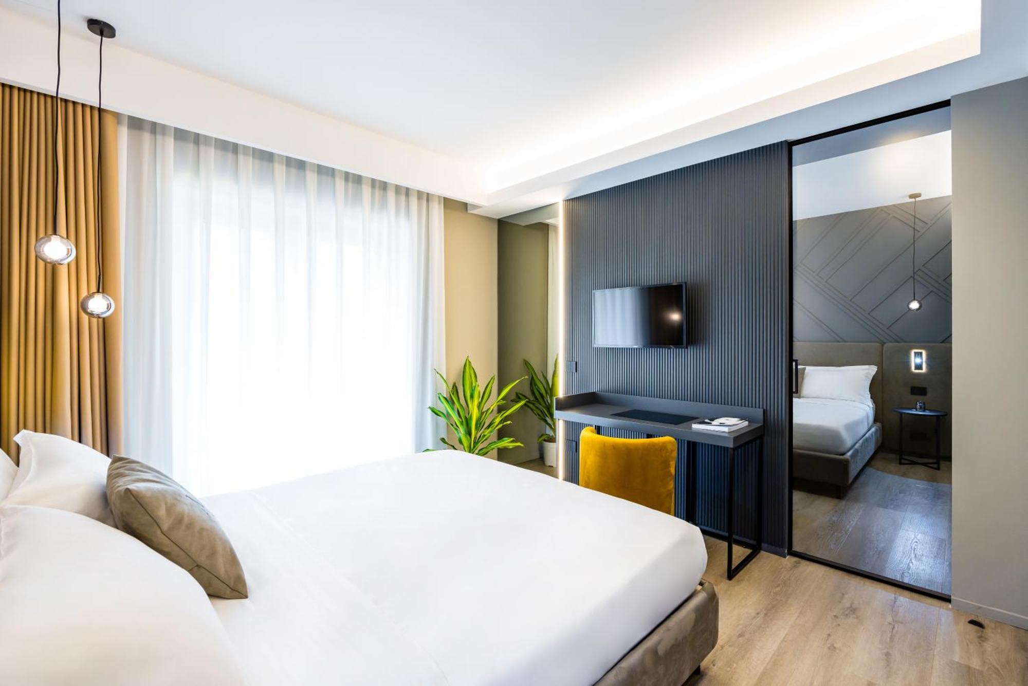 Mh Suites Plebiscito Napoli Bagian luar foto