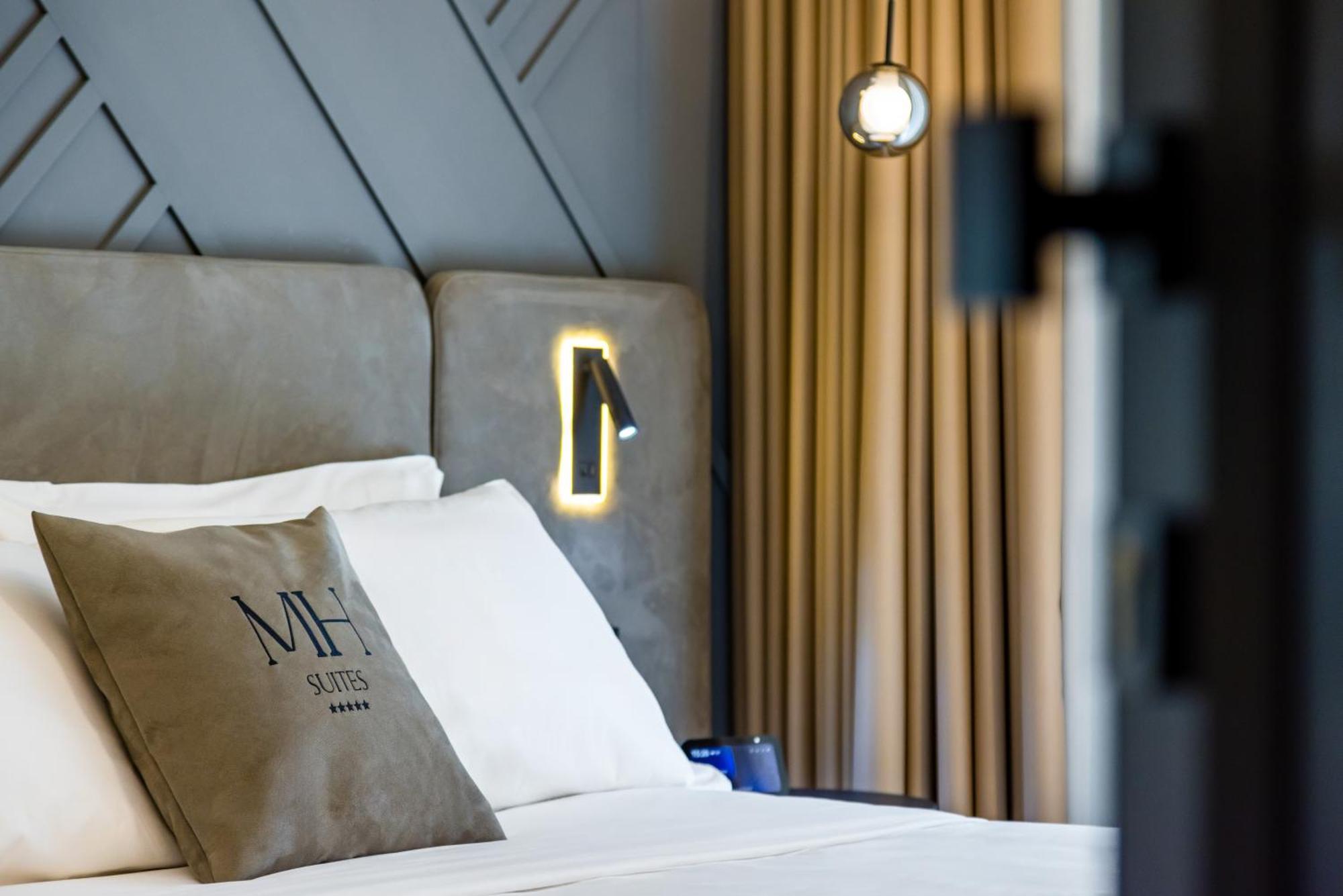 Mh Suites Plebiscito Napoli Bagian luar foto