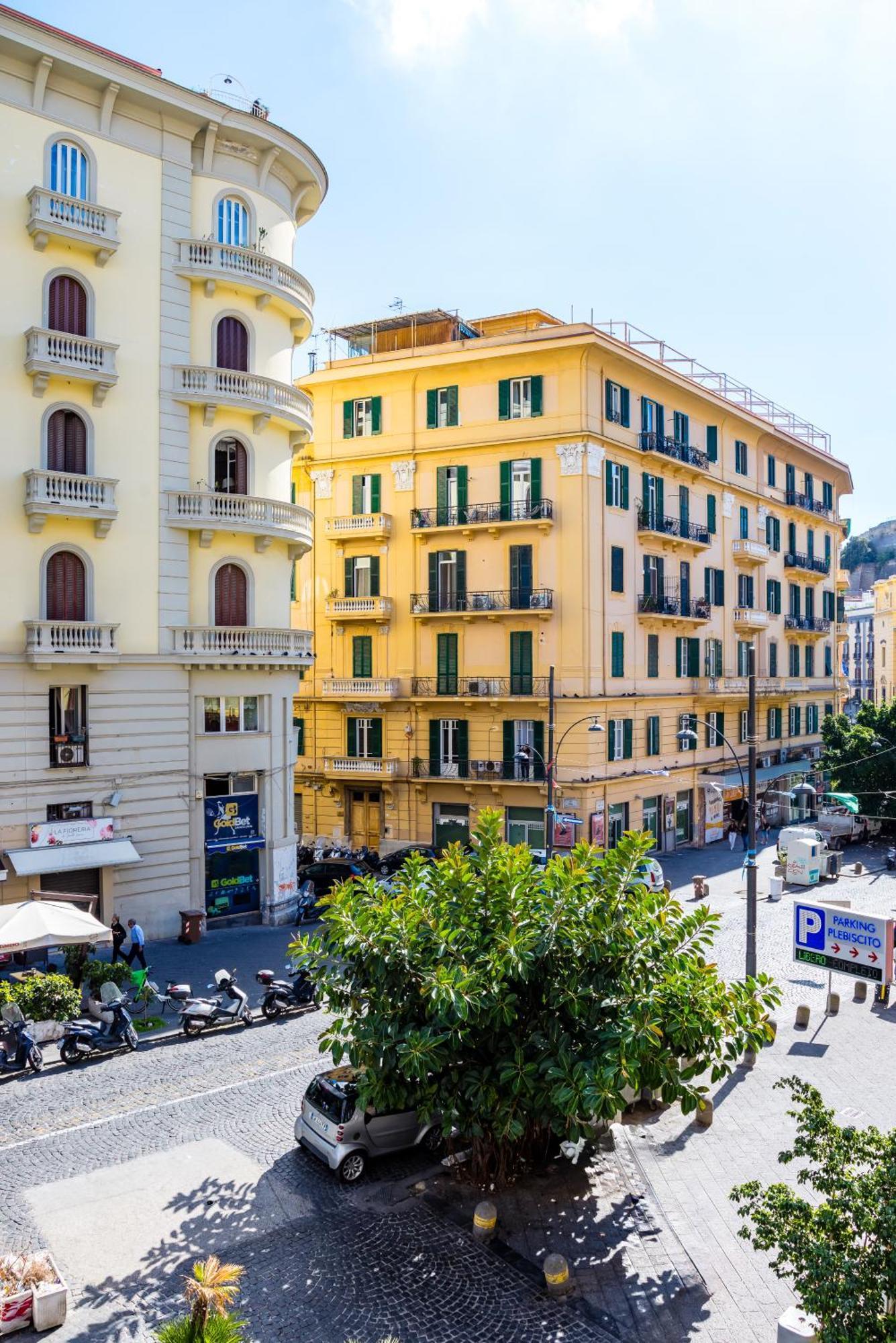 Mh Suites Plebiscito Napoli Bagian luar foto