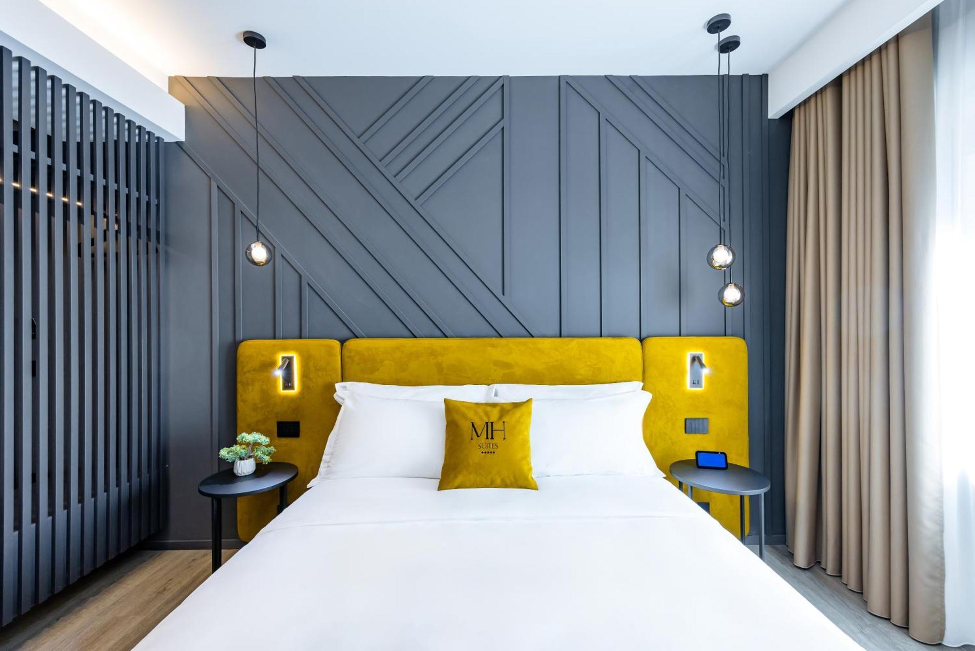 Mh Suites Plebiscito Napoli Bagian luar foto