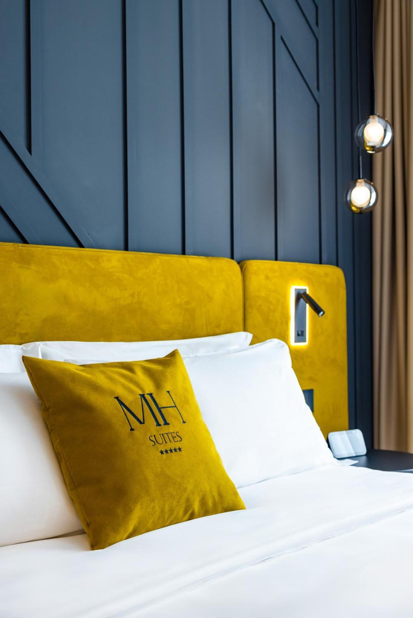 Mh Suites Plebiscito Napoli Bagian luar foto