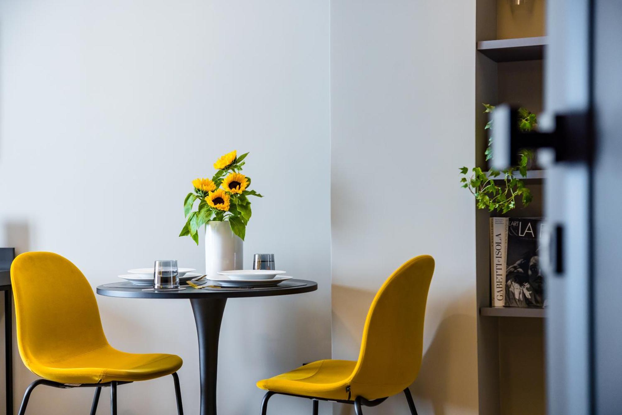 Mh Suites Plebiscito Napoli Bagian luar foto