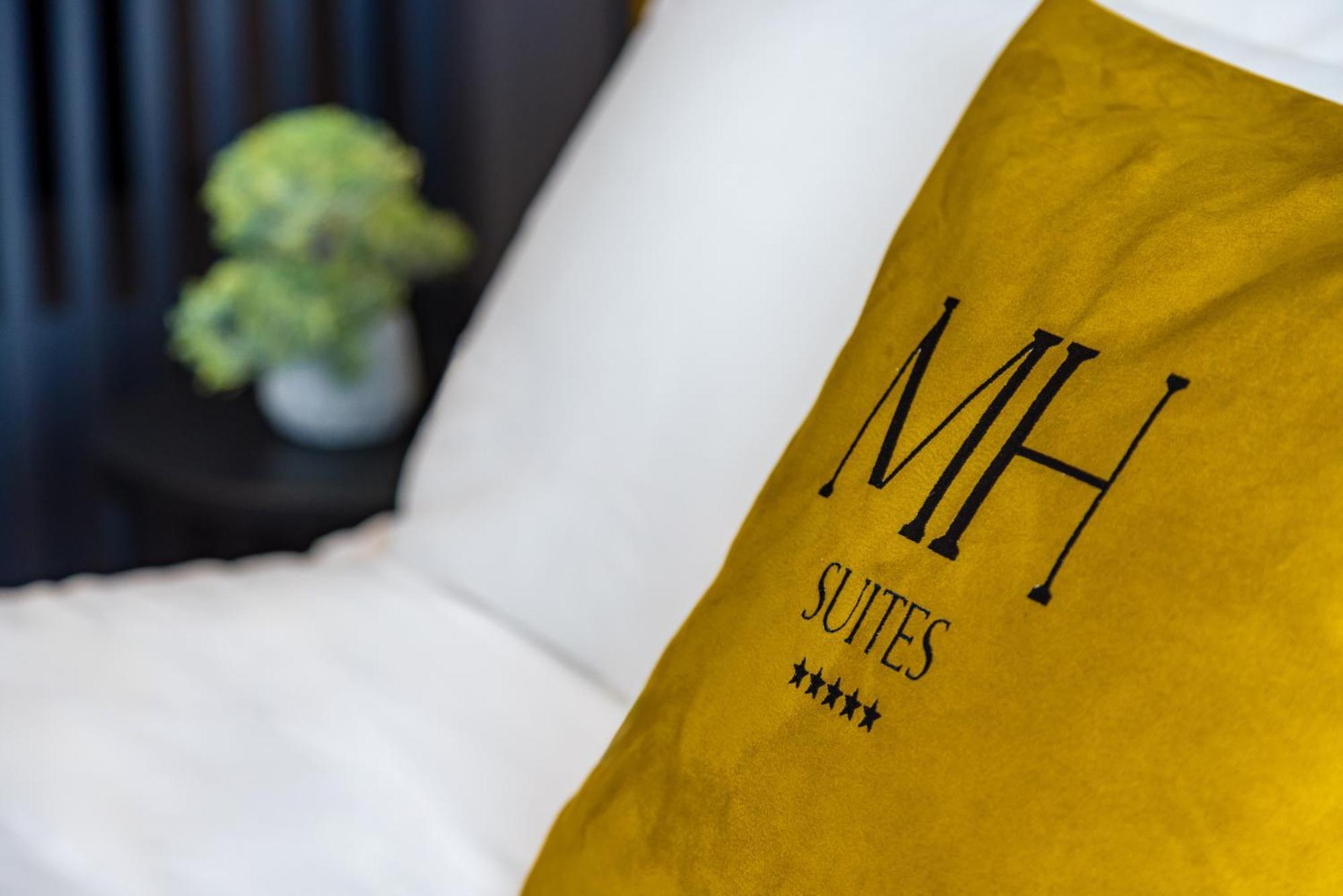 Mh Suites Plebiscito Napoli Bagian luar foto