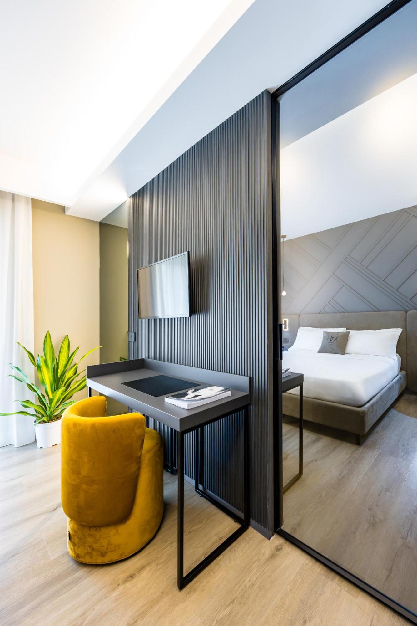 Mh Suites Plebiscito Napoli Bagian luar foto