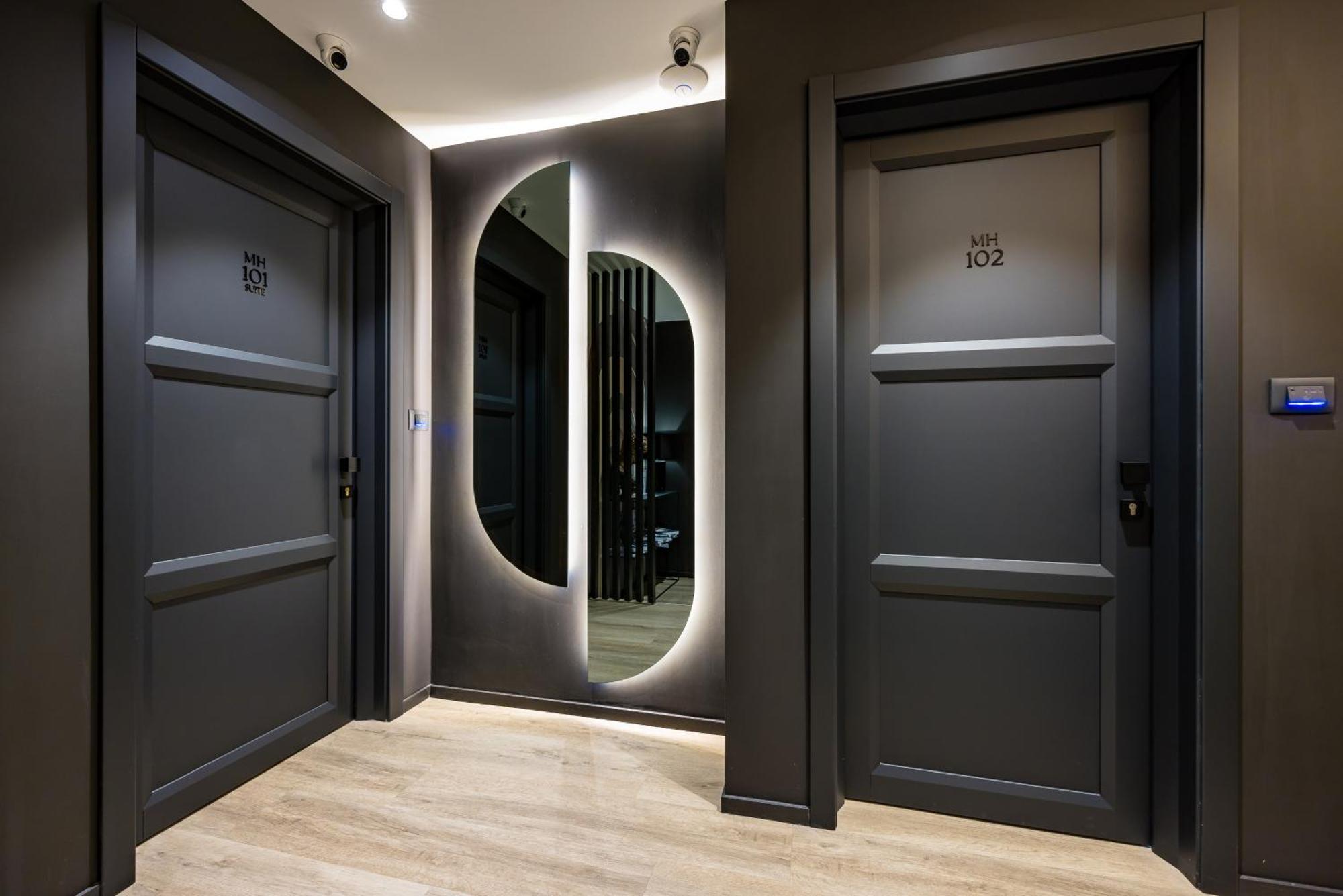 Mh Suites Plebiscito Napoli Bagian luar foto