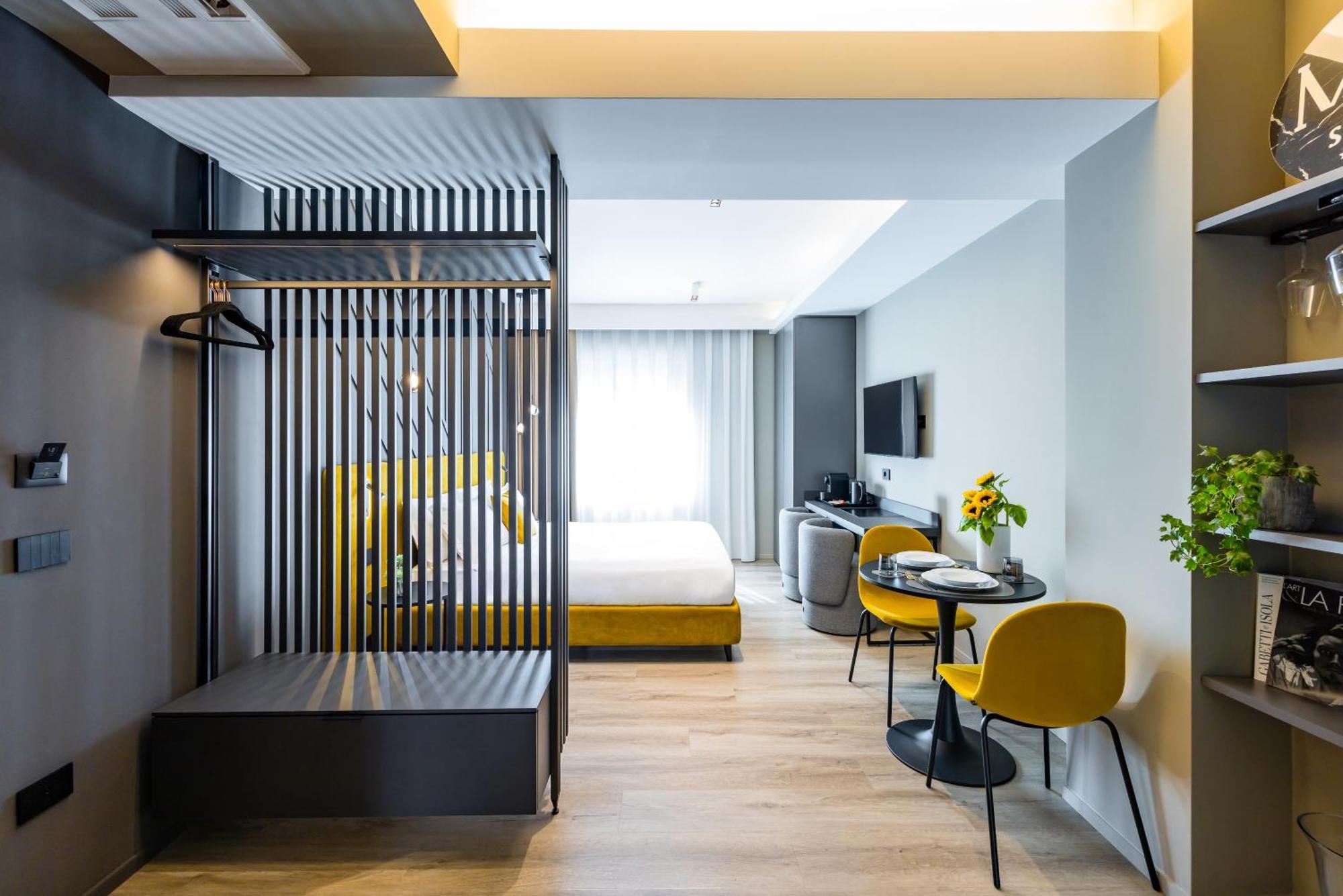Mh Suites Plebiscito Napoli Bagian luar foto