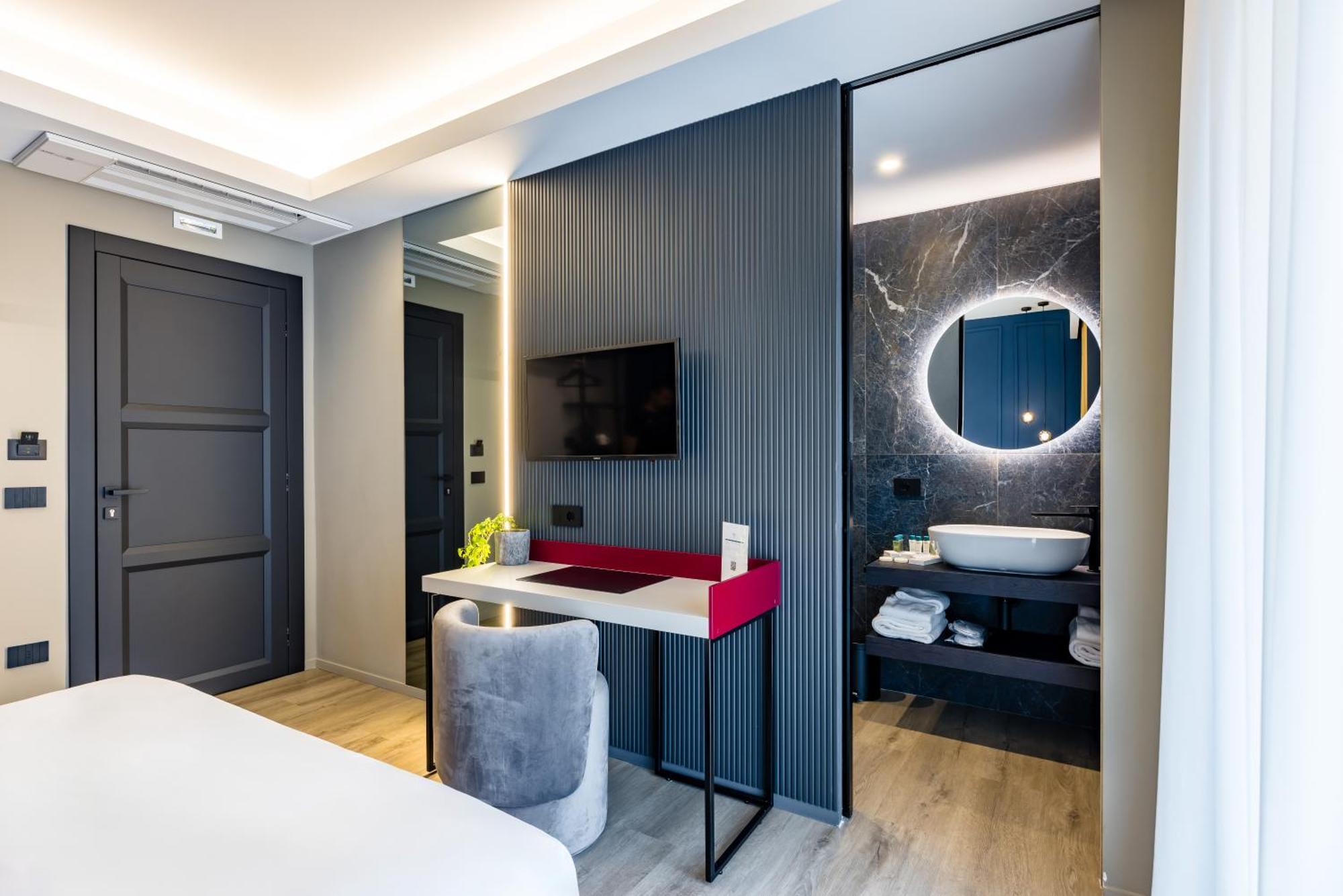 Mh Suites Plebiscito Napoli Bagian luar foto
