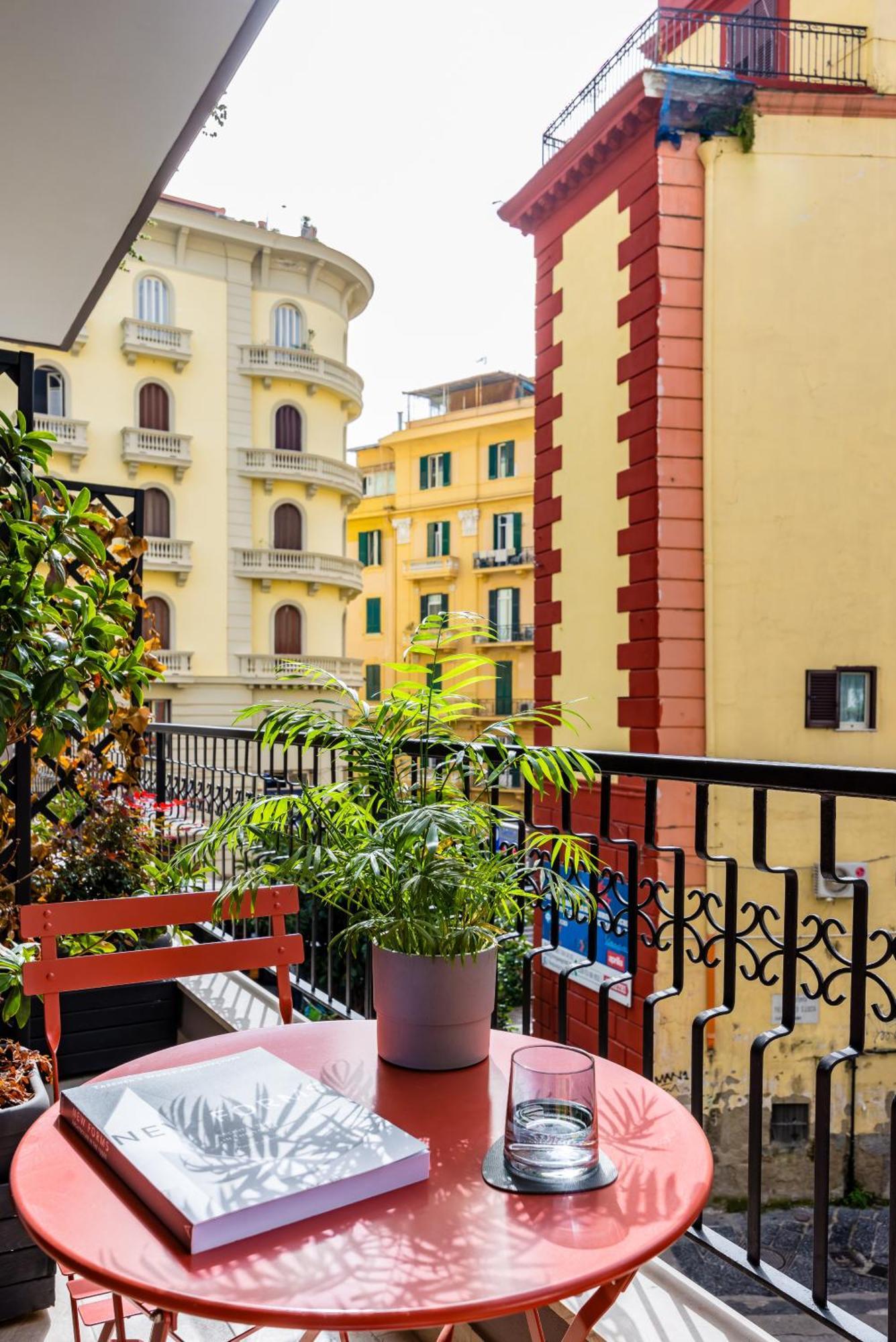 Mh Suites Plebiscito Napoli Bagian luar foto