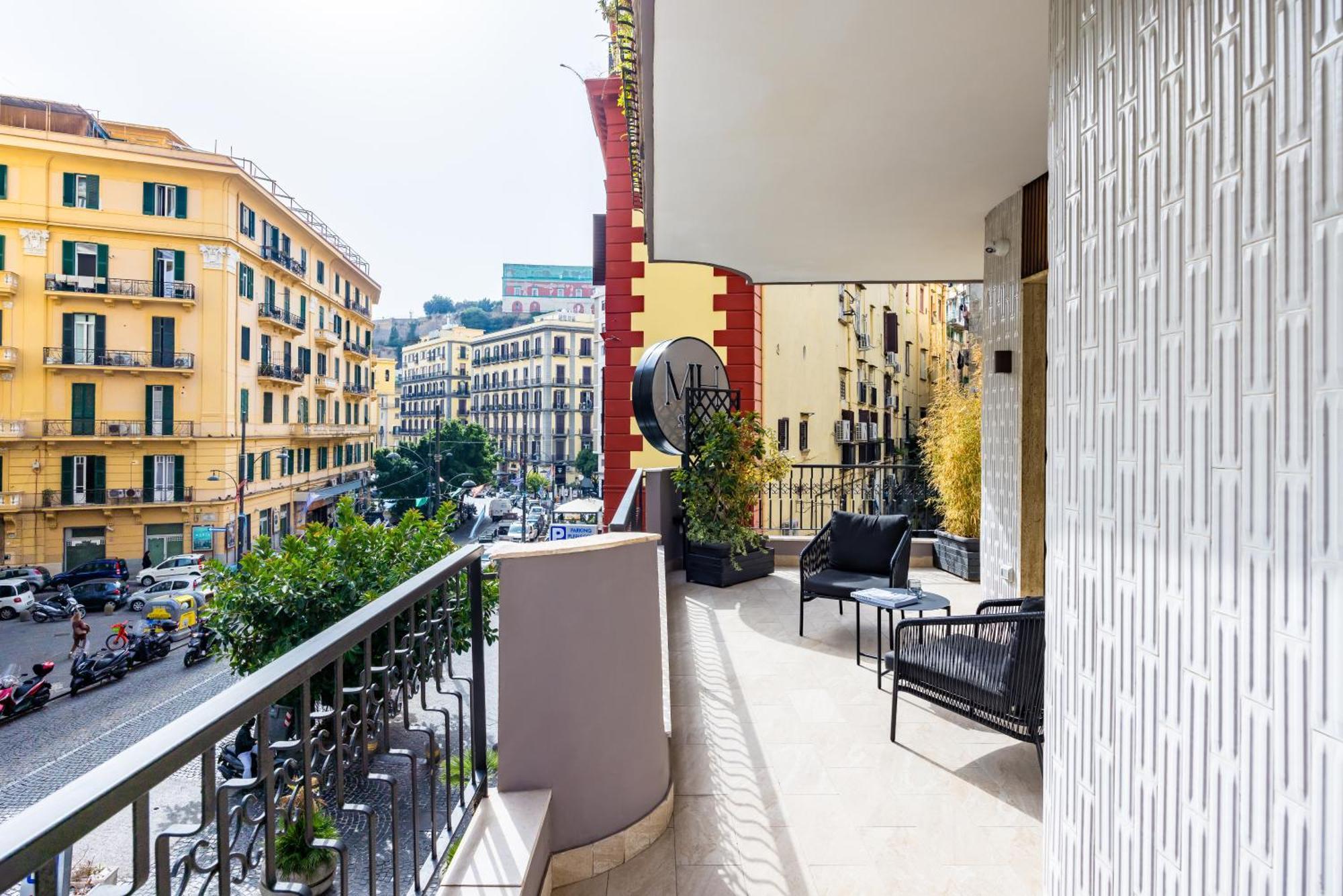 Mh Suites Plebiscito Napoli Bagian luar foto