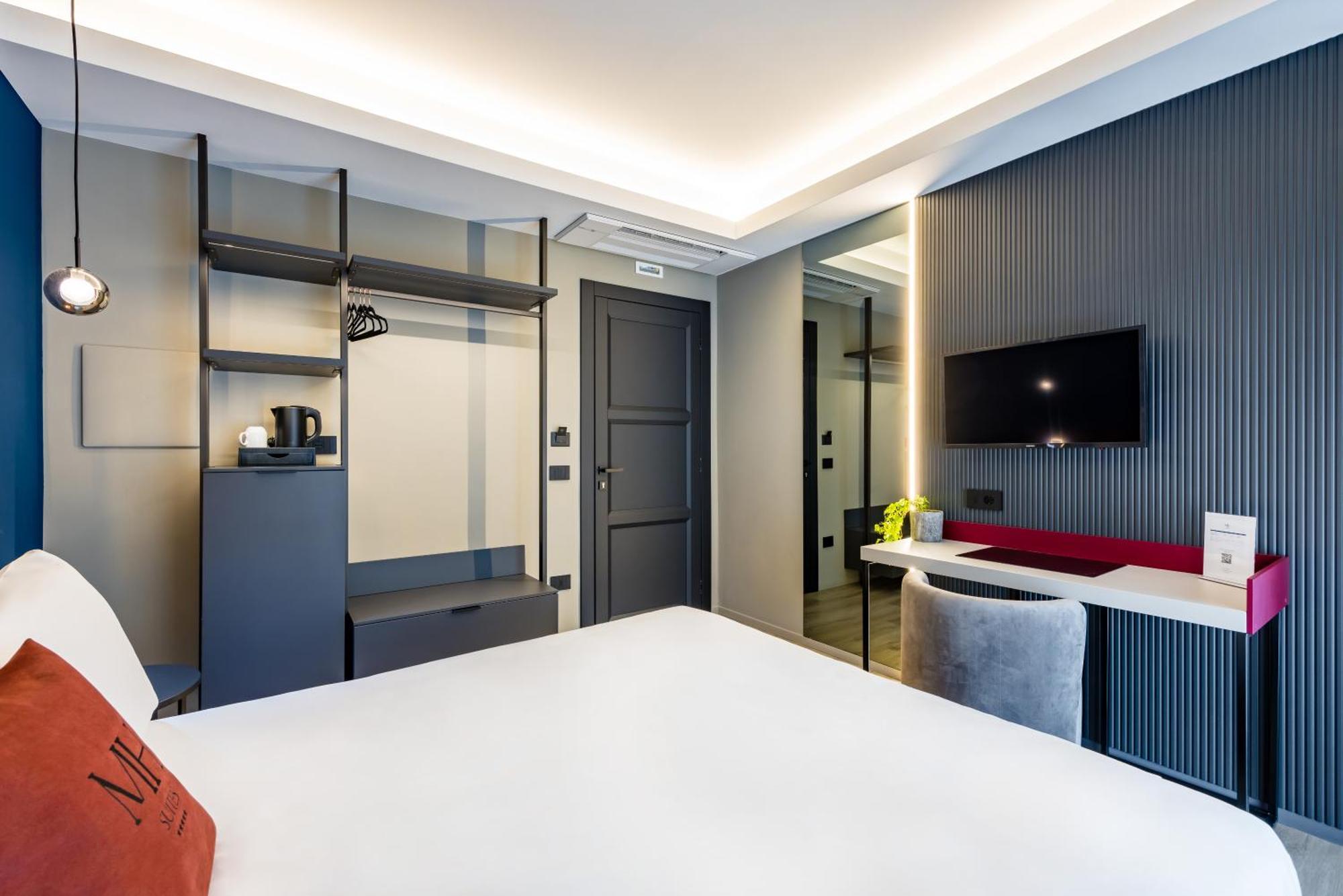Mh Suites Plebiscito Napoli Bagian luar foto
