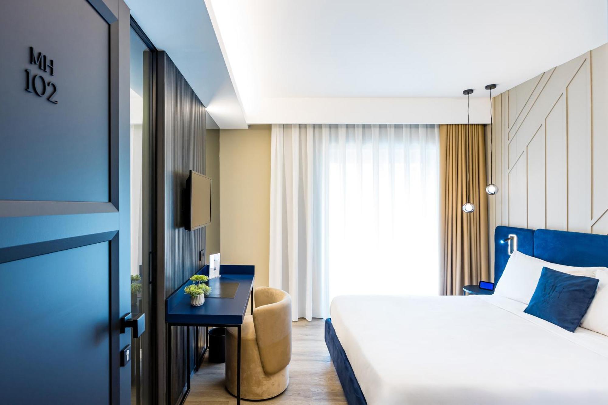 Mh Suites Plebiscito Napoli Bagian luar foto