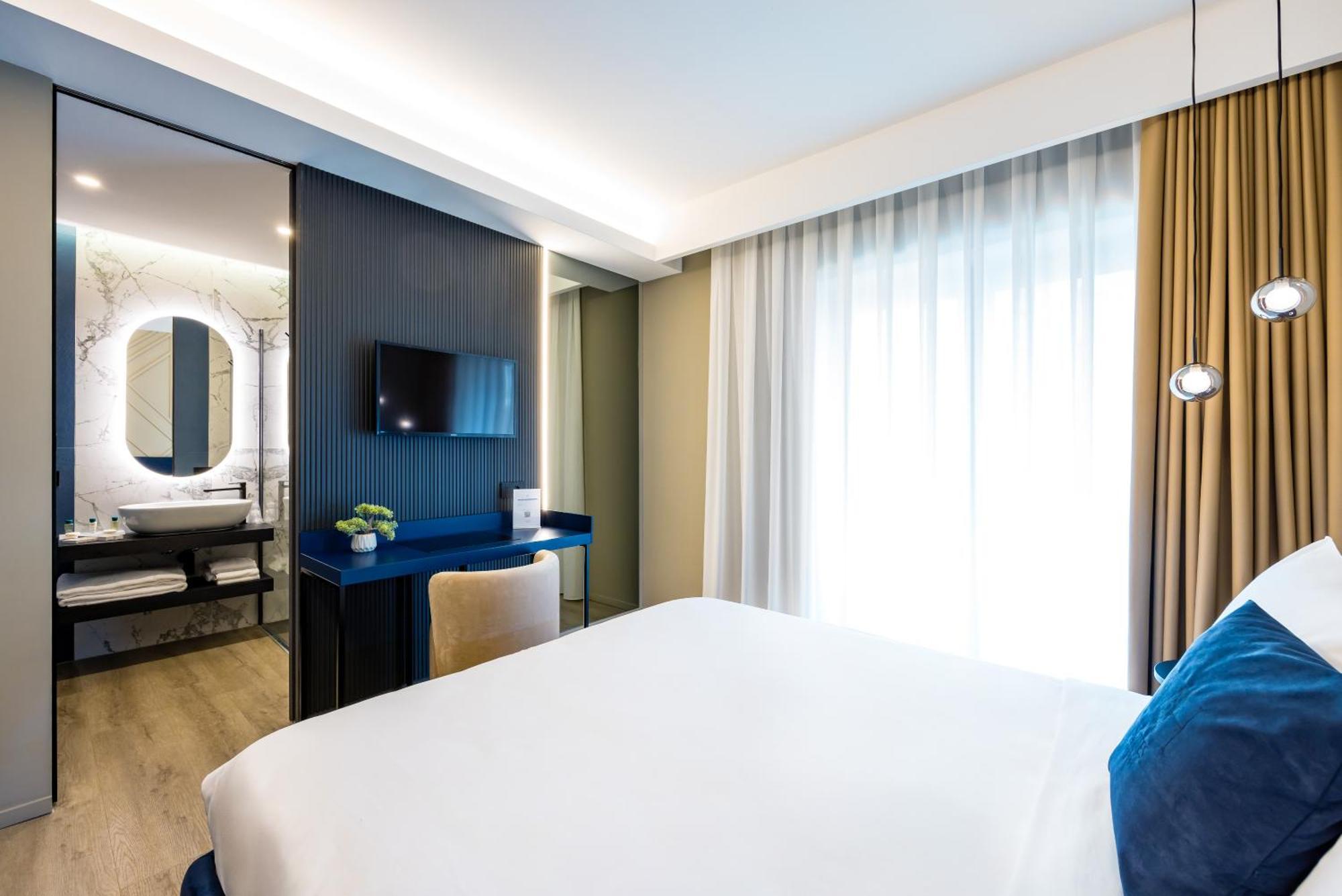 Mh Suites Plebiscito Napoli Bagian luar foto
