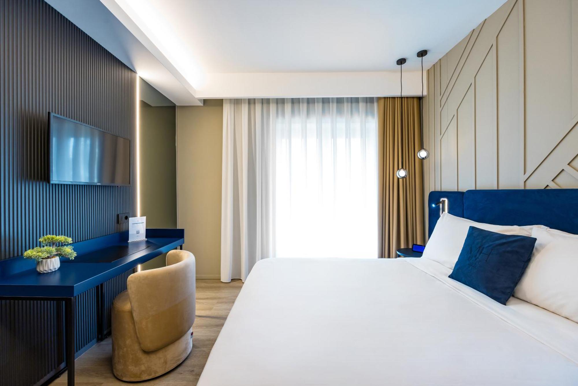 Mh Suites Plebiscito Napoli Bagian luar foto