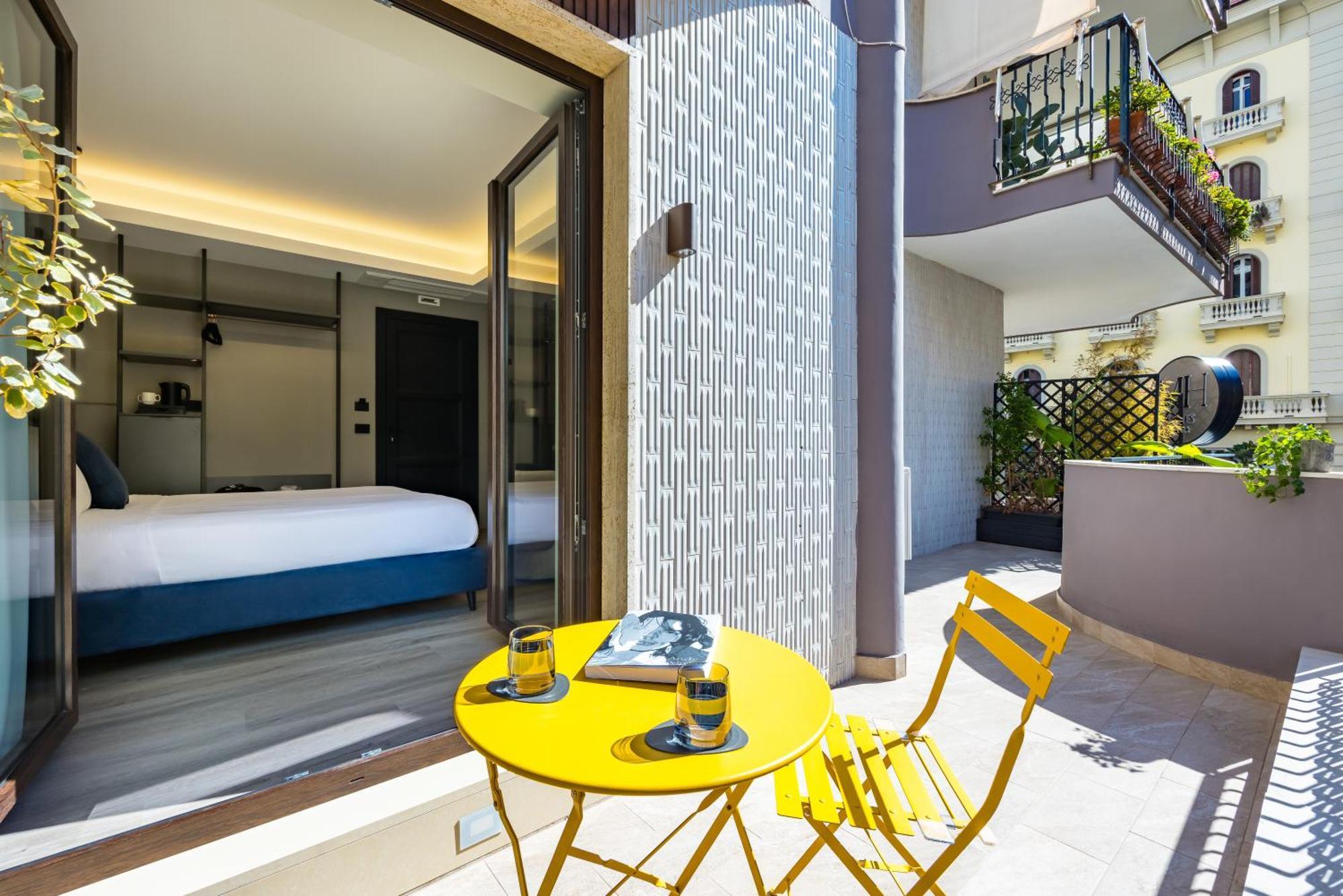 Mh Suites Plebiscito Napoli Bagian luar foto