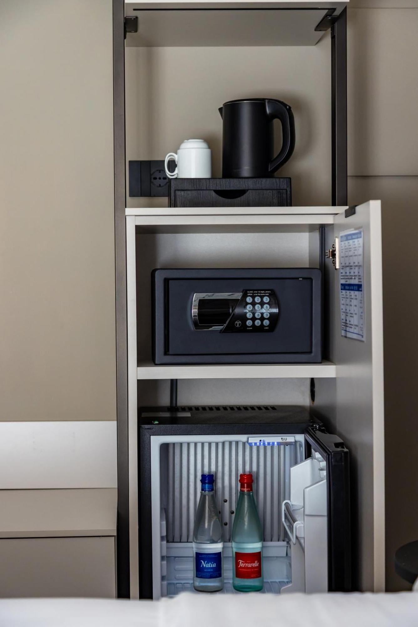 Mh Suites Plebiscito Napoli Bagian luar foto
