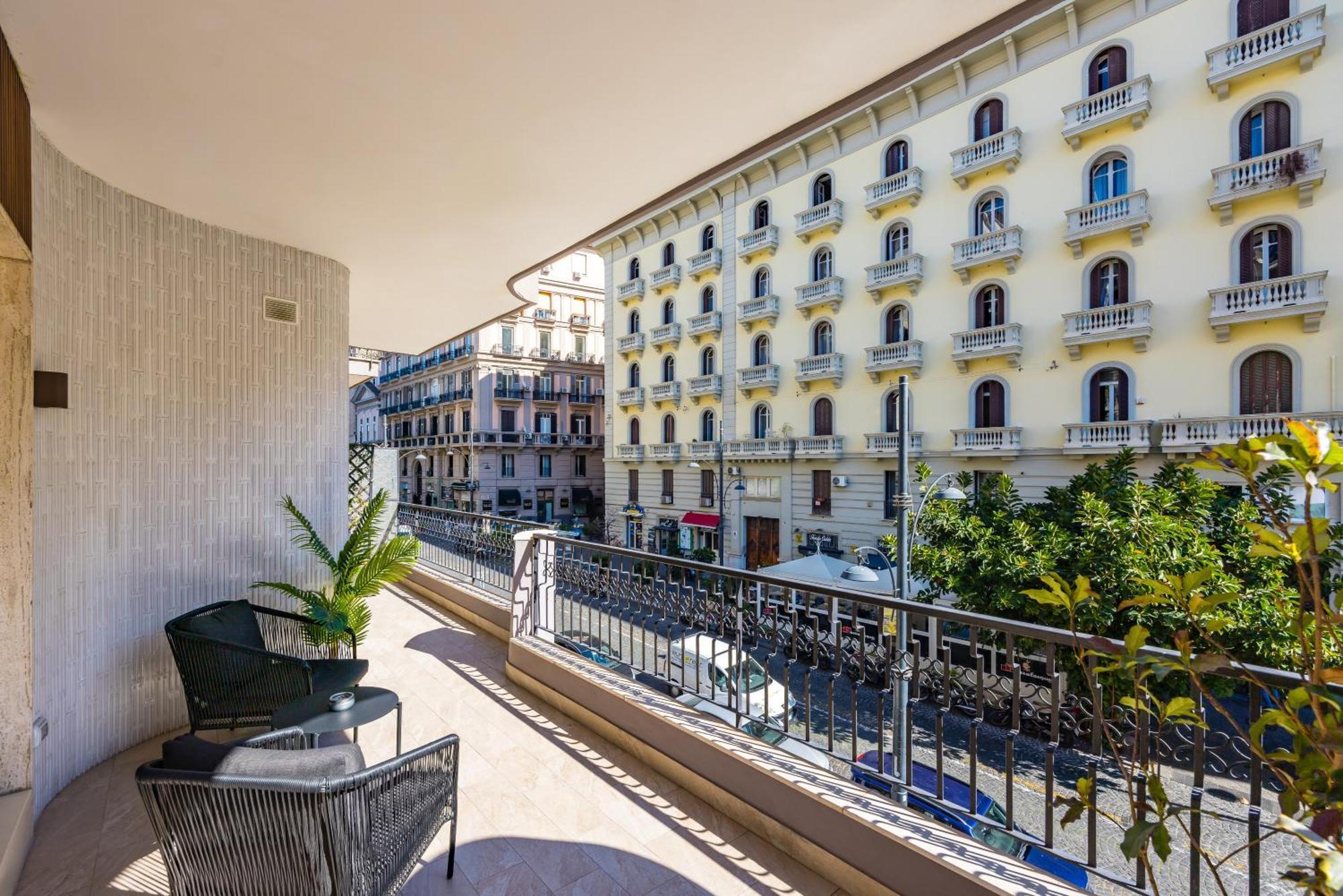 Mh Suites Plebiscito Napoli Bagian luar foto